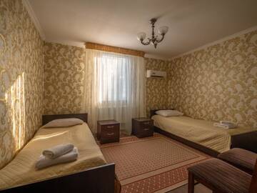 Фото номера Стандартный двухместный номер с 2 отдельными кроватями Отель Vila Bomond г. Единец 3